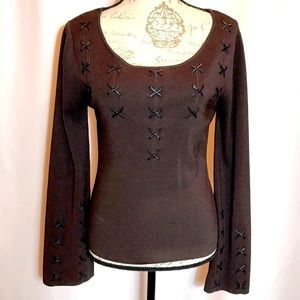 Long-sleeved brown shirt w/ cute detail!